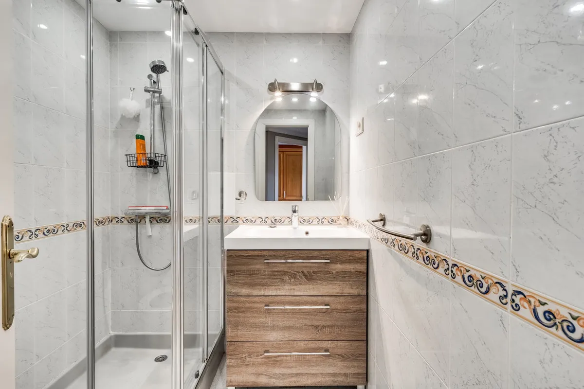 81e0c61b-bcc2-4f75-b2fd-35b5b71a63f5