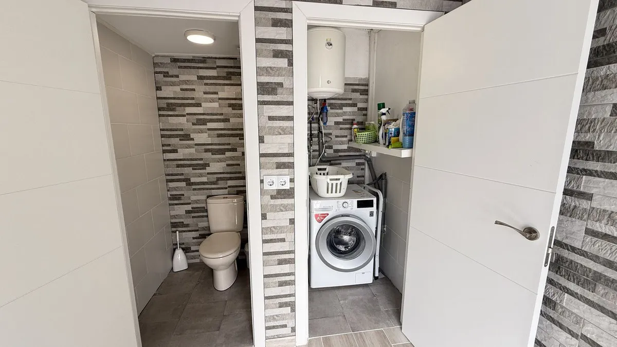 e9dc382c-b478-4aee-83f7-c888e534d71a