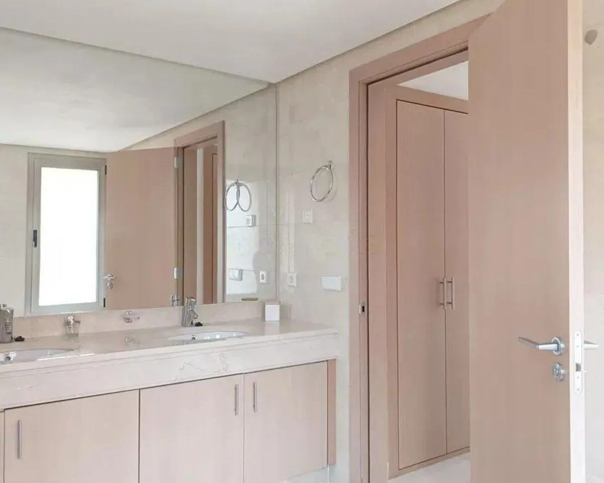 19746386-68d9-4651-8ff9-06f9be1b255b