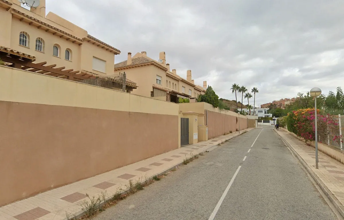 8ab445ea-cb87-4c2e-ace0-520316ad3aa4