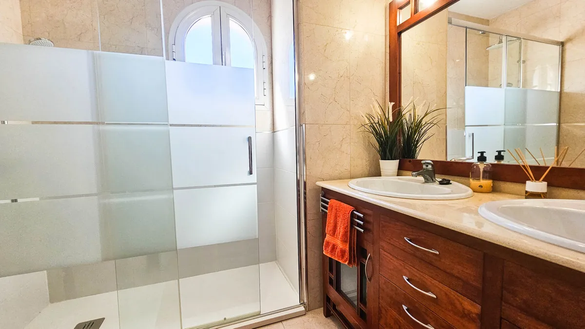 9b002b6c-de10-4c06-b5ee-e61820a54975