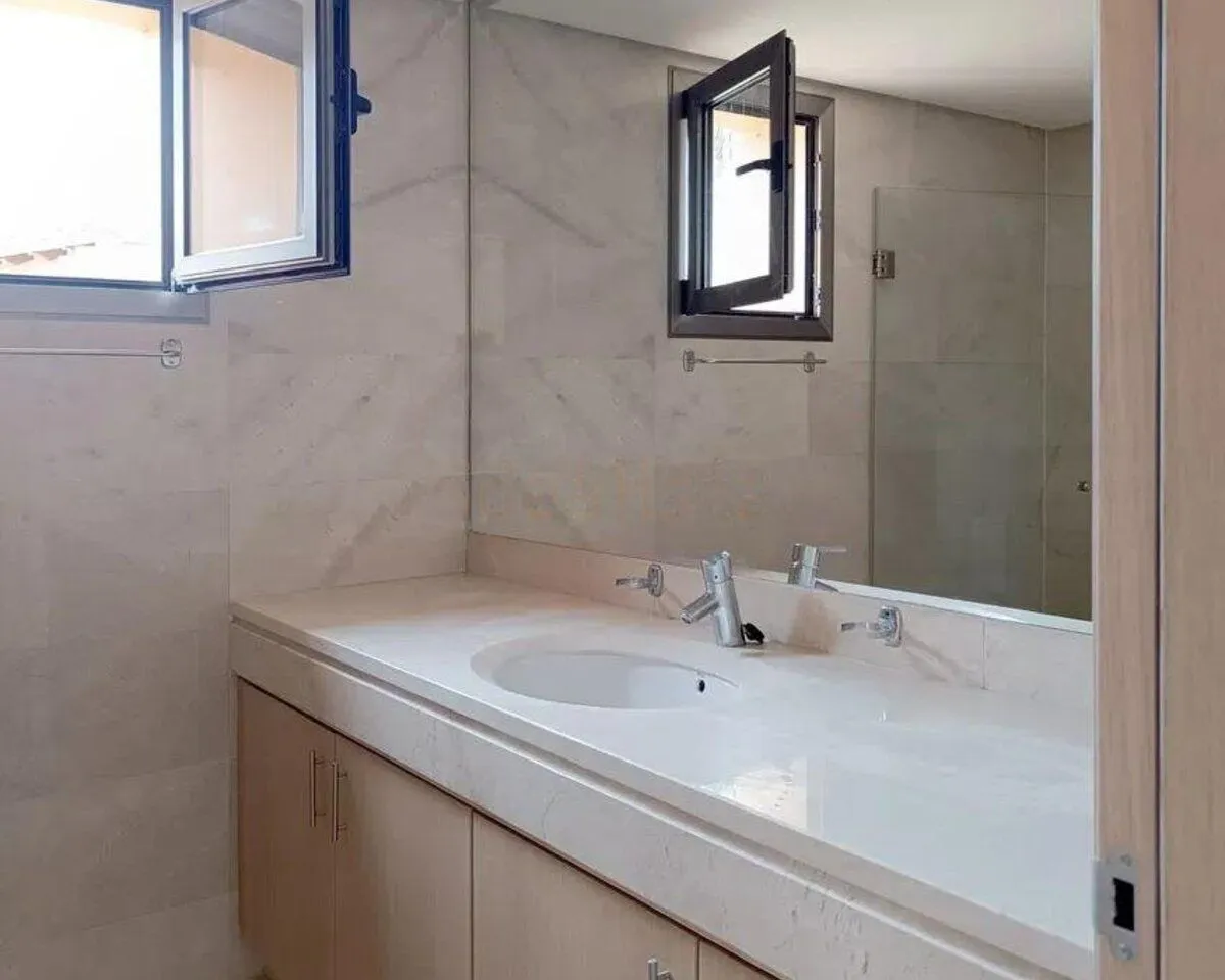 9cb2cf60-a3f2-4cd6-a333-16d6c3484b48