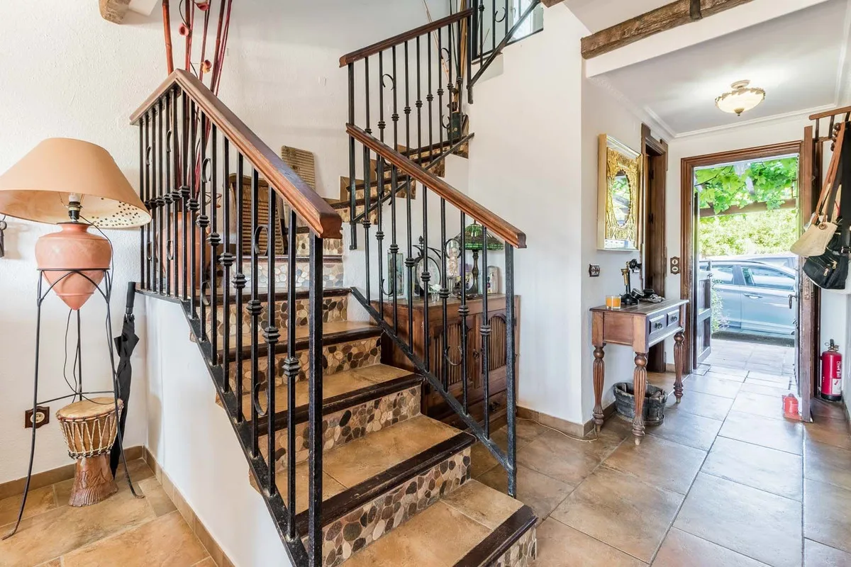 bf6f2d9b-374a-424e-a85e-64c0812276a8