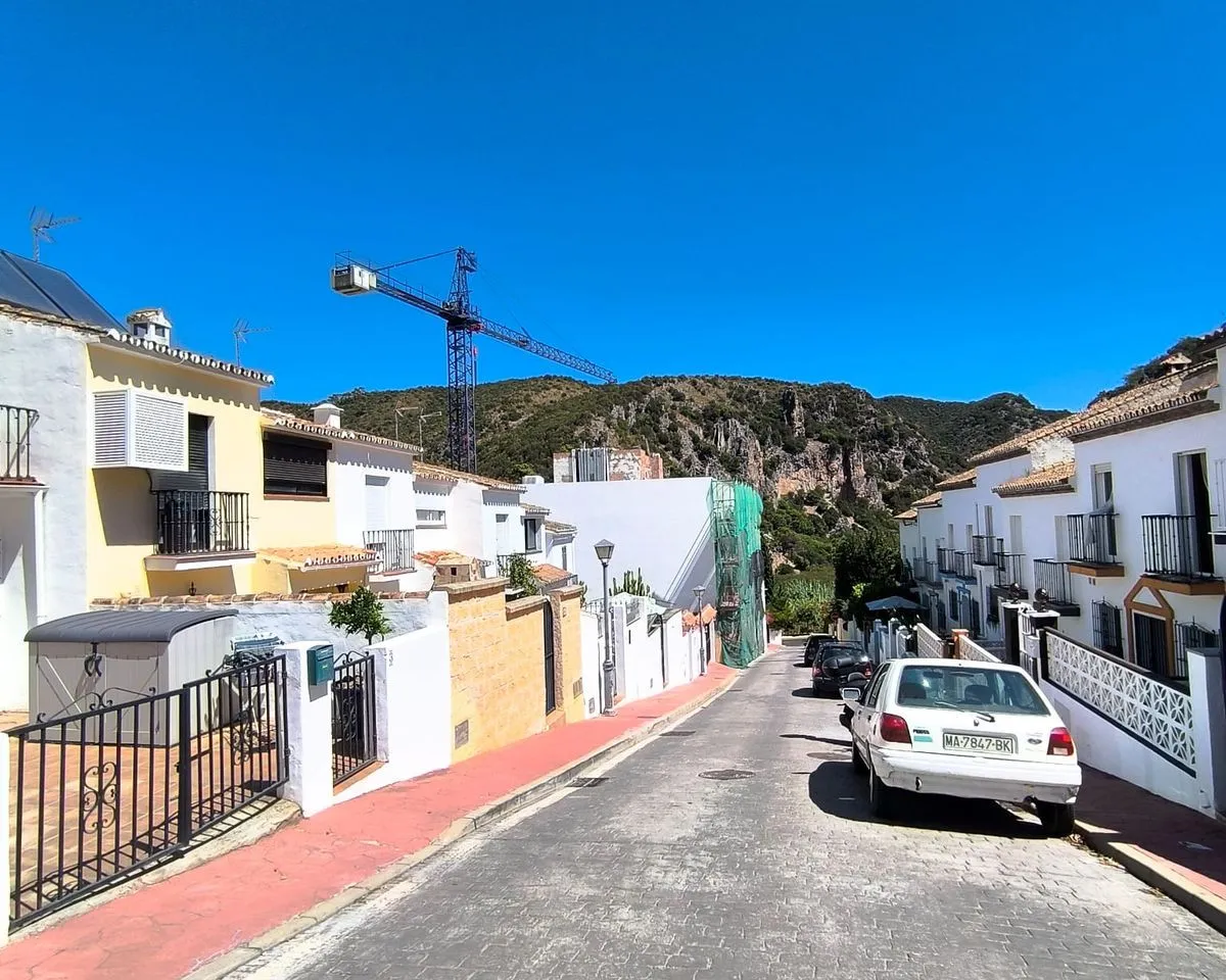 33986538-5b8b-4776-9de1-e1749baa2209