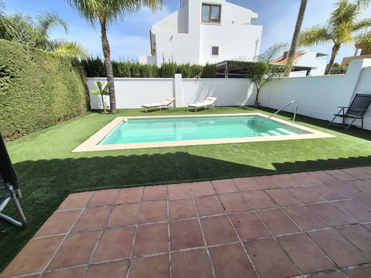 2201ed64-2caf-4bc1-8adc-5fda84b47f9d