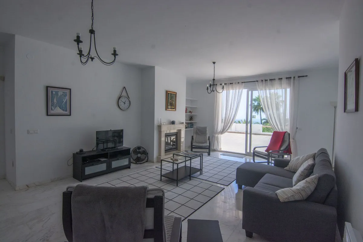 715f6b79-07d4-4d96-aa36-6eab1bfb5274