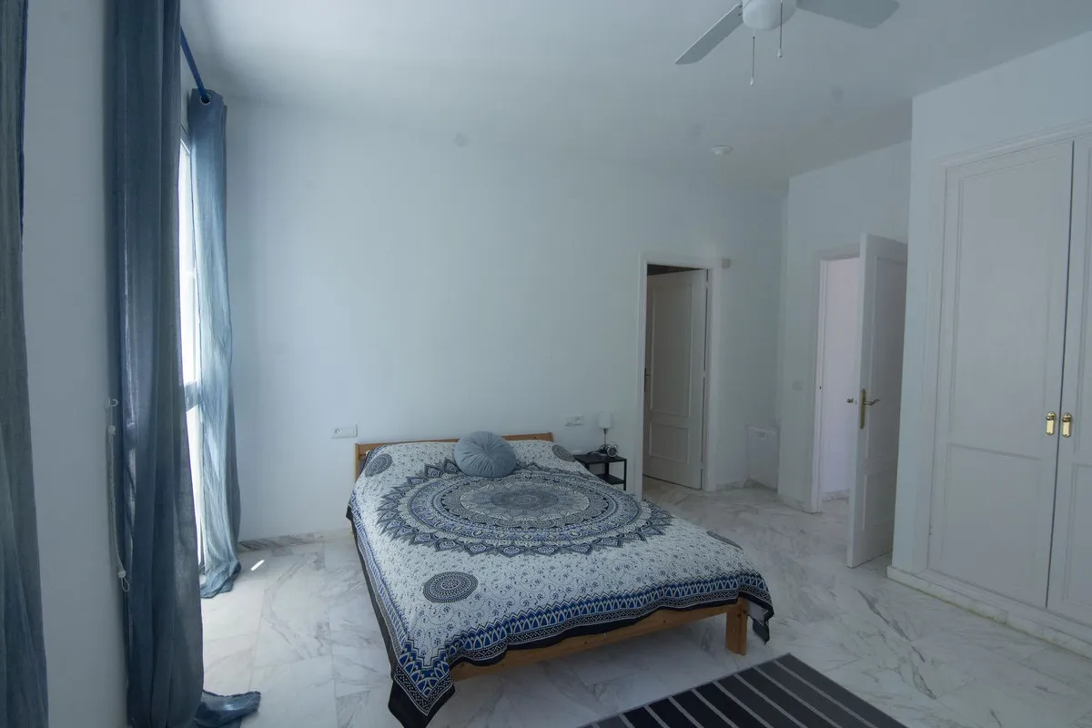 82537630-dc83-426e-819e-2c7e2d621698