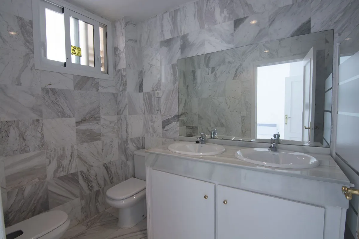 a8036f71-7671-4b2b-8a4b-094ae52ec4e7