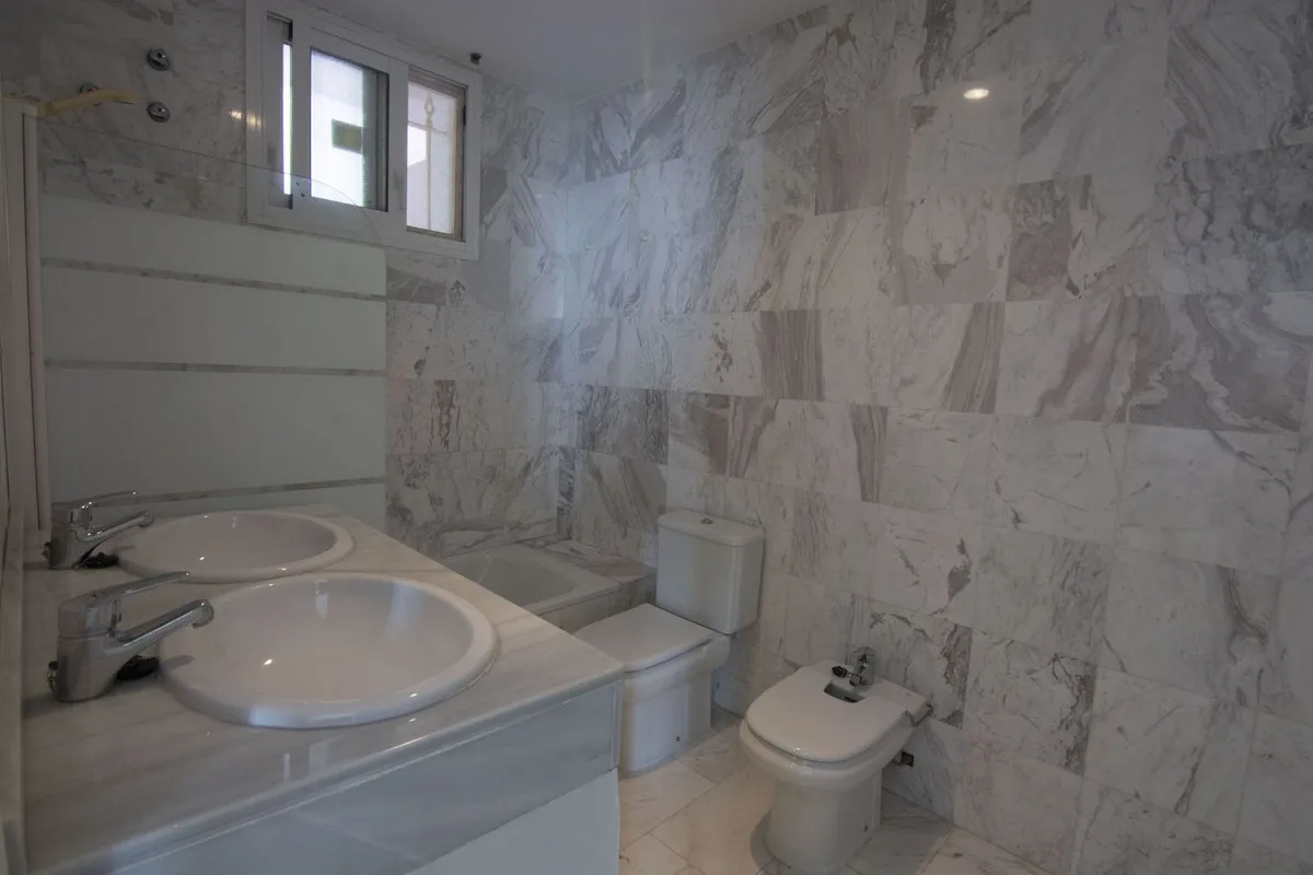 d3710716-67f4-4b8f-887a-3b88c5a05dd3