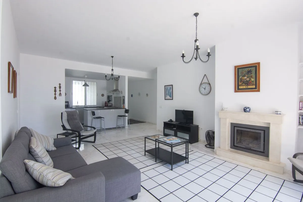 e5e98e9a-3464-4668-b522-7f3315413eb0