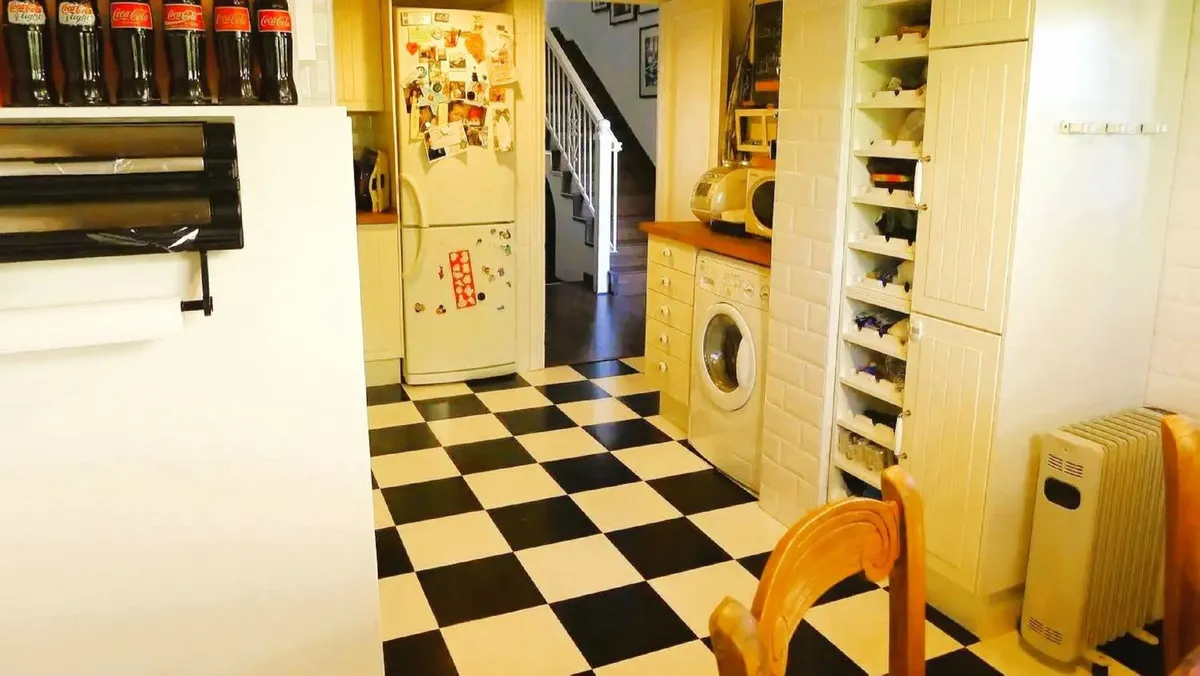 d2f0a7f4-031b-4cac-9f5a-a6ba3d4d266b