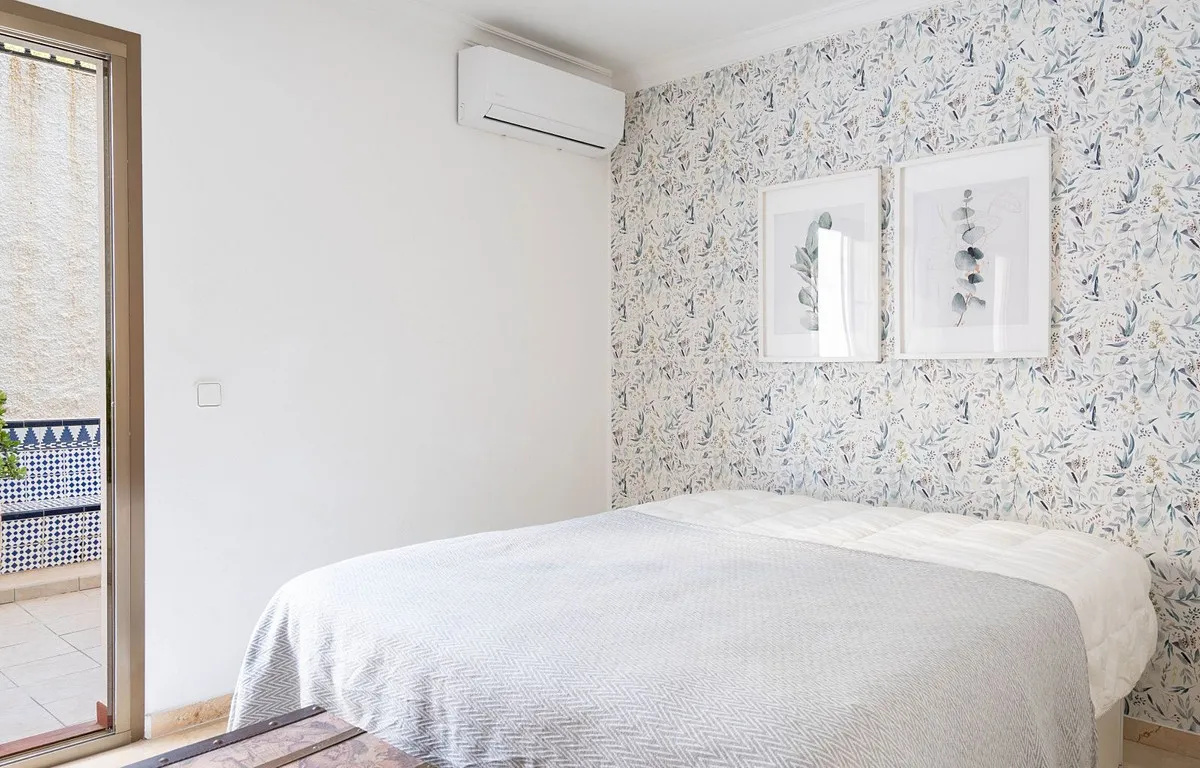 e03758da-53f3-4364-8895-039dd0d38202