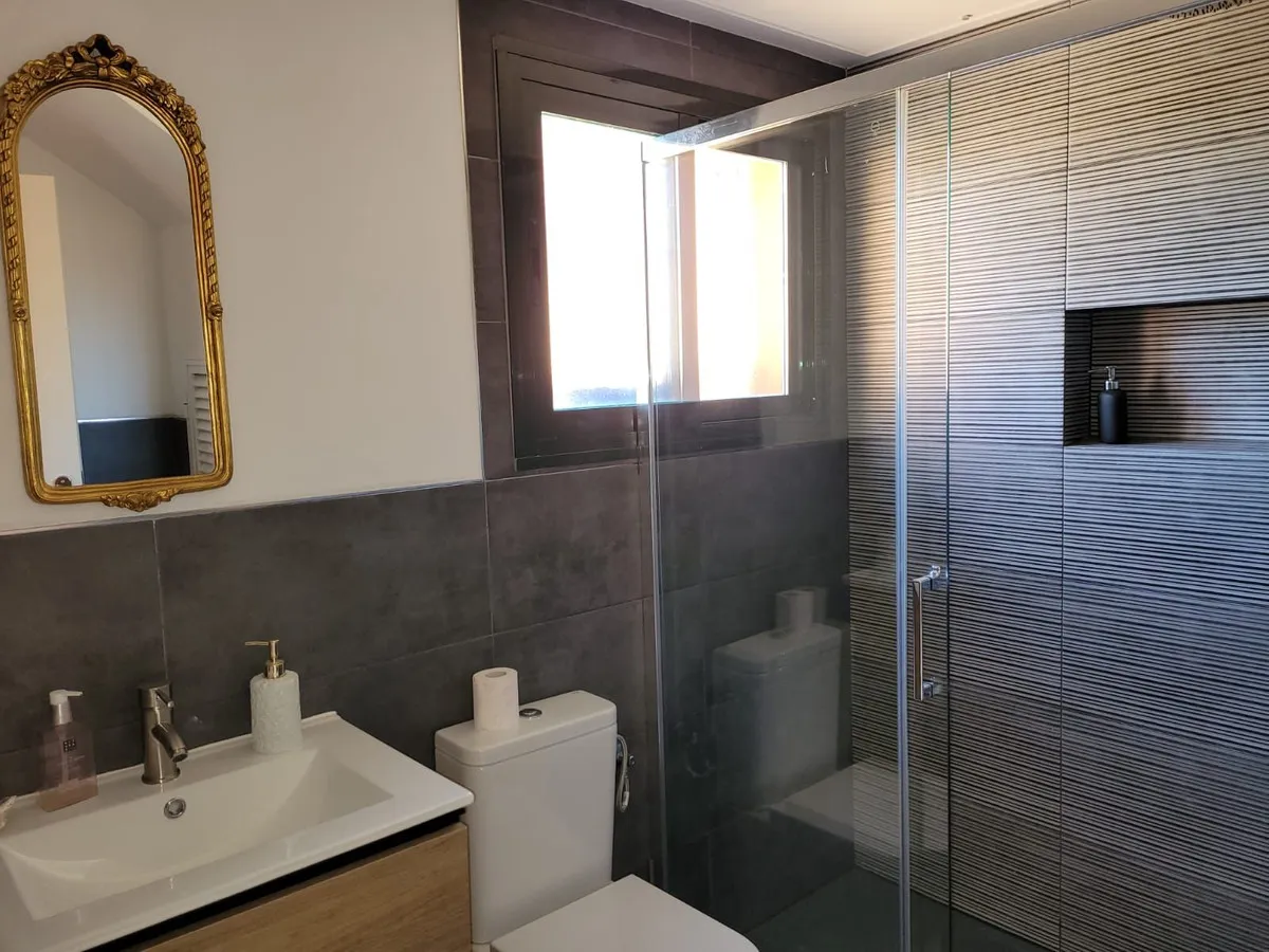 4b9eaf35-dc78-48e9-95c2-f70ea733c9aa