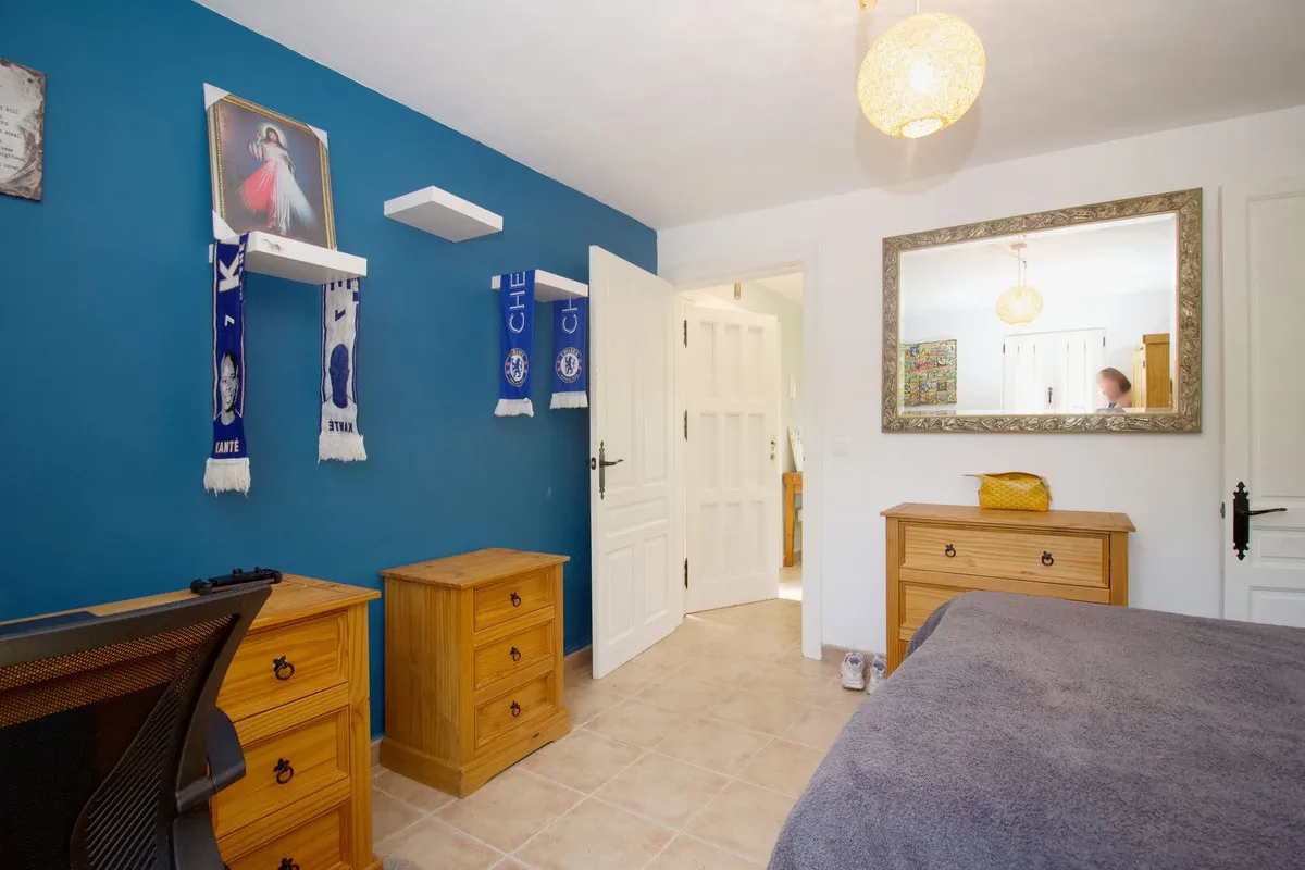 60fefc0b-104f-450d-94a5-1aa6ae81653e