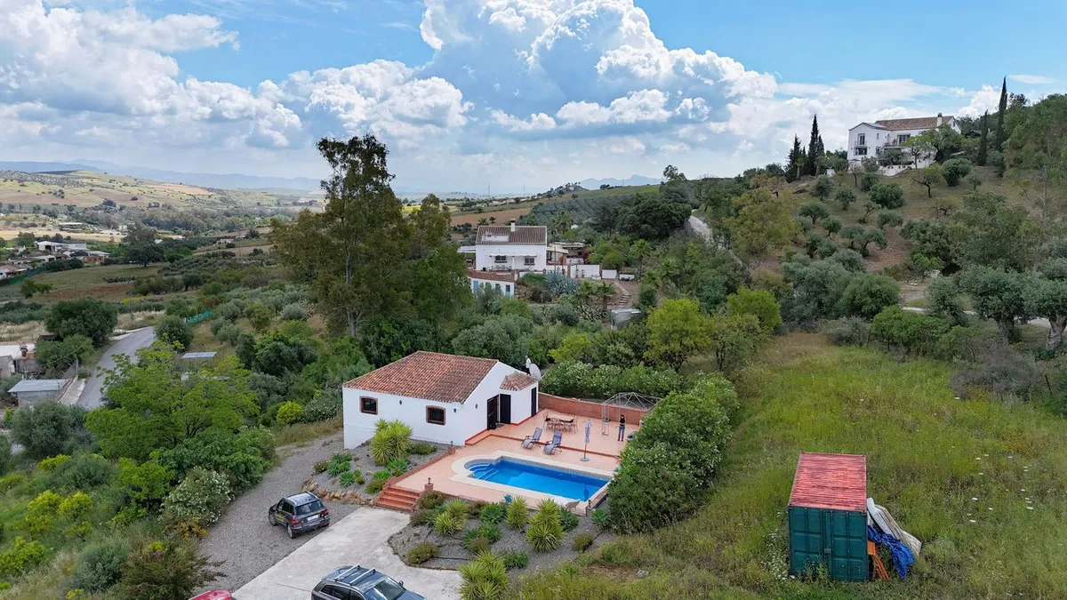 b0001e33-eb5f-4de2-b8c9-6be65a83de3b