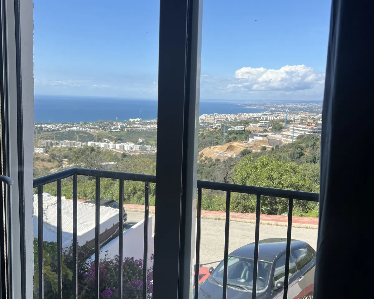 06dd585f-259d-4dd5-9679-52c971cde495