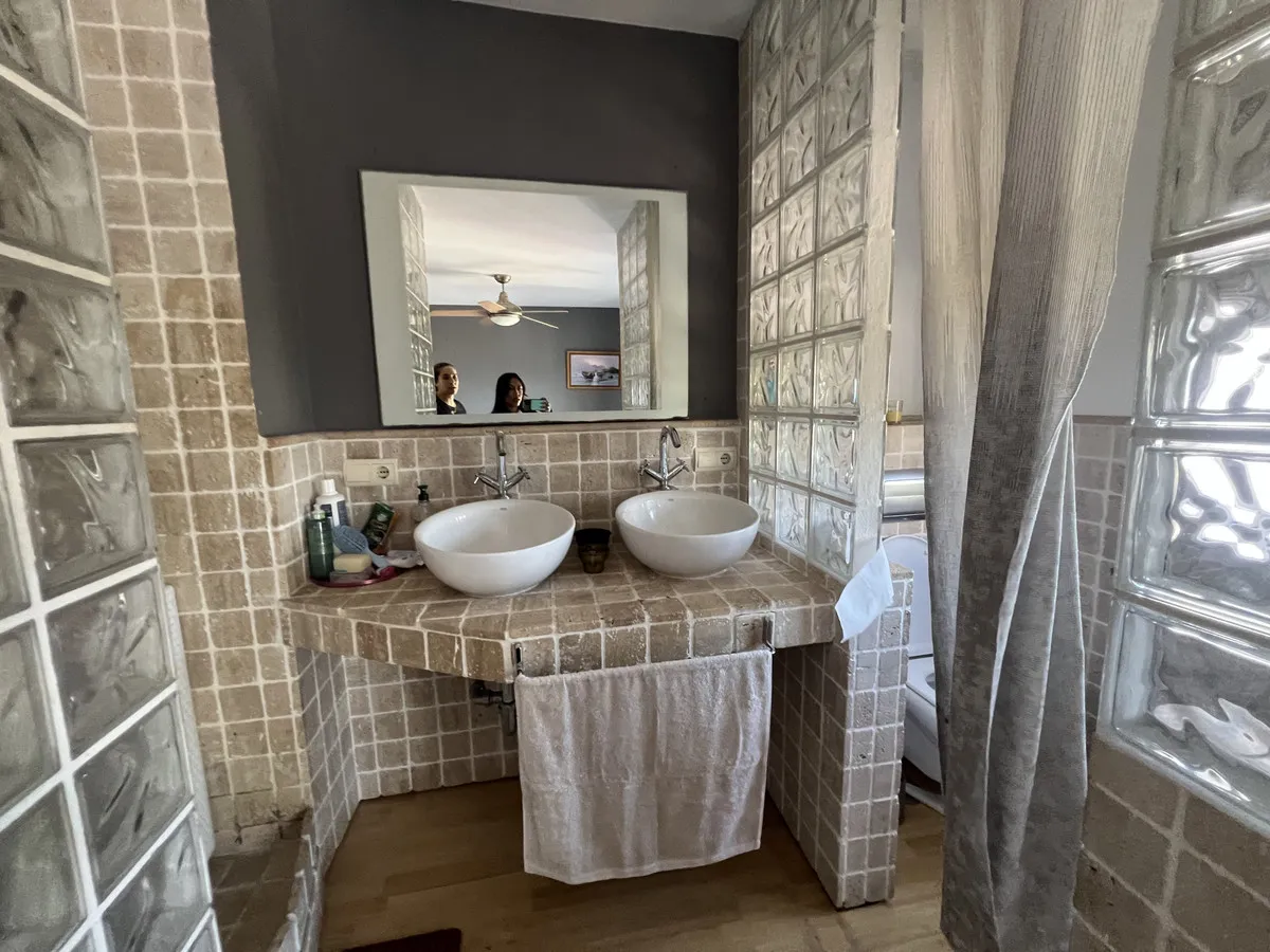 76fb1398-eeb9-4154-a67b-6985f121e36e