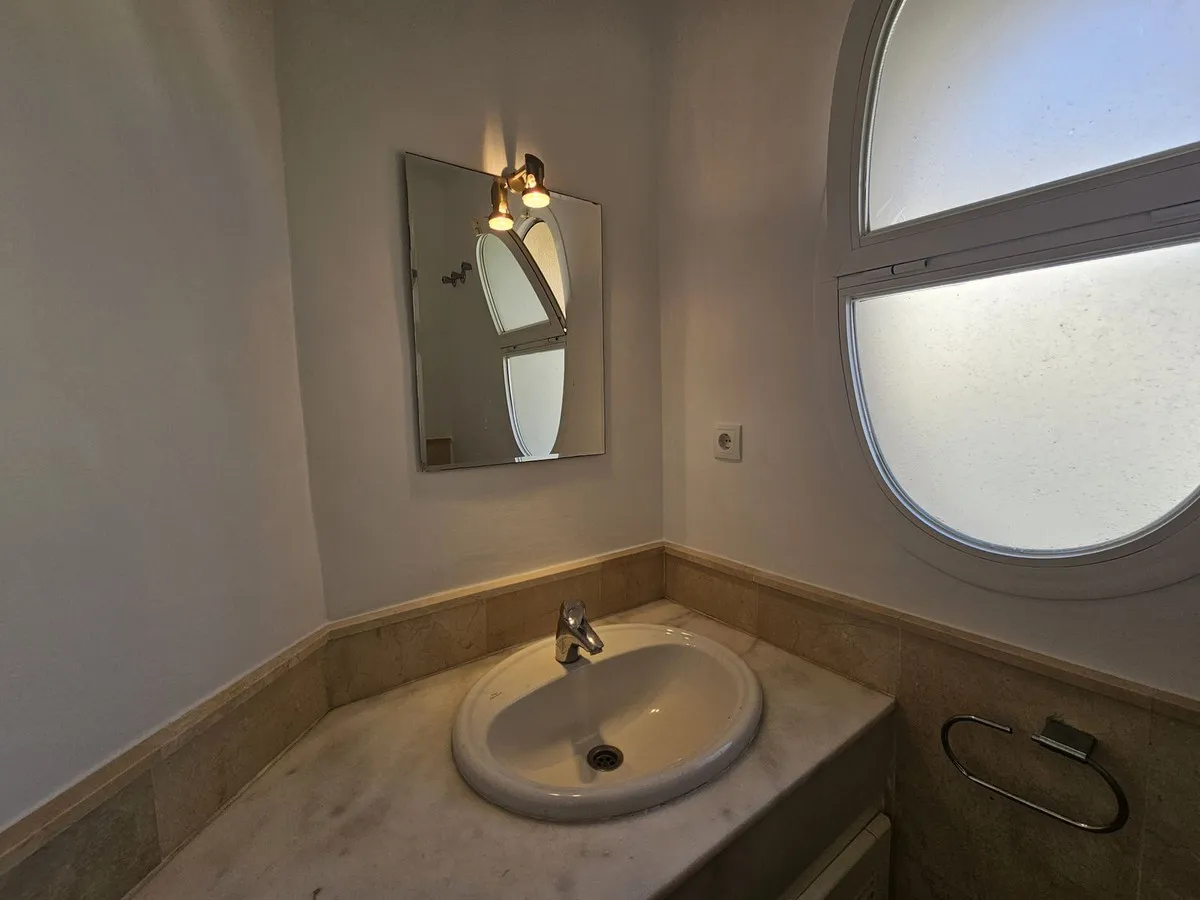 4f563034-95fd-4775-b1ad-7543563bf07d