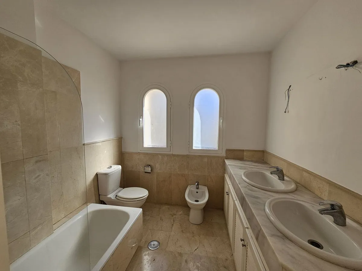 67023193-2f48-4888-b195-13e8eba0990d