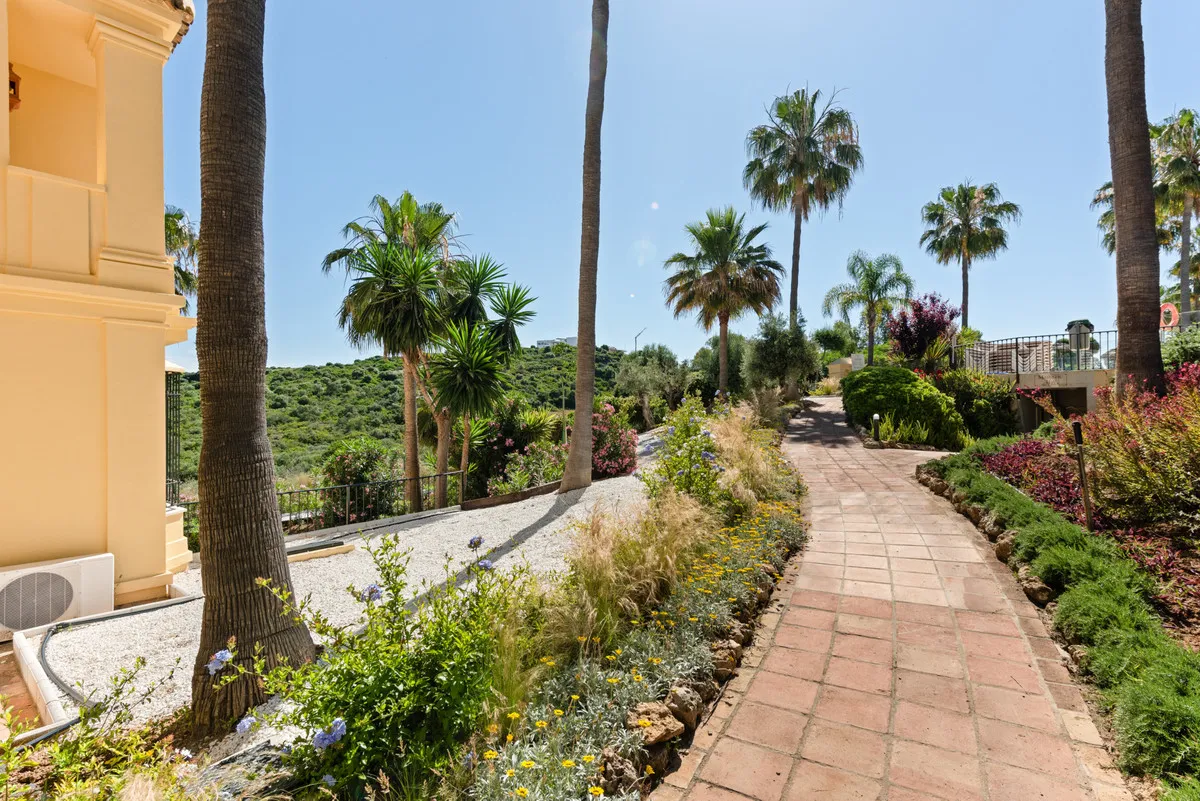 28d0e9c9-d4e3-4e34-a86e-56437281b53b