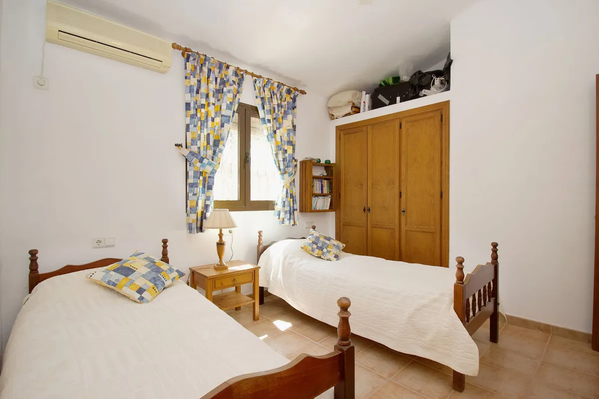 04d3b735-9b8b-4f3f-a159-8f5837ab5e74