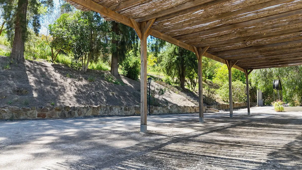 6bd97906-69b6-465e-9724-bc994e700c23