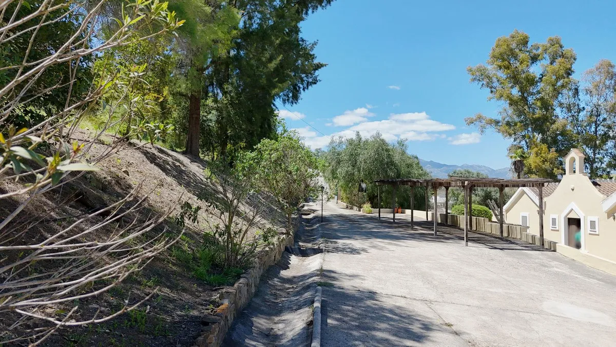 c9792be8-5c00-4cd0-a2d0-1a89a2b52b40