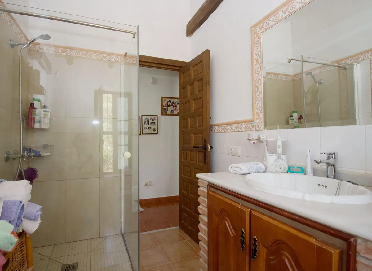 e7a44c92-d4c9-4fe0-8275-84c66e6c118a