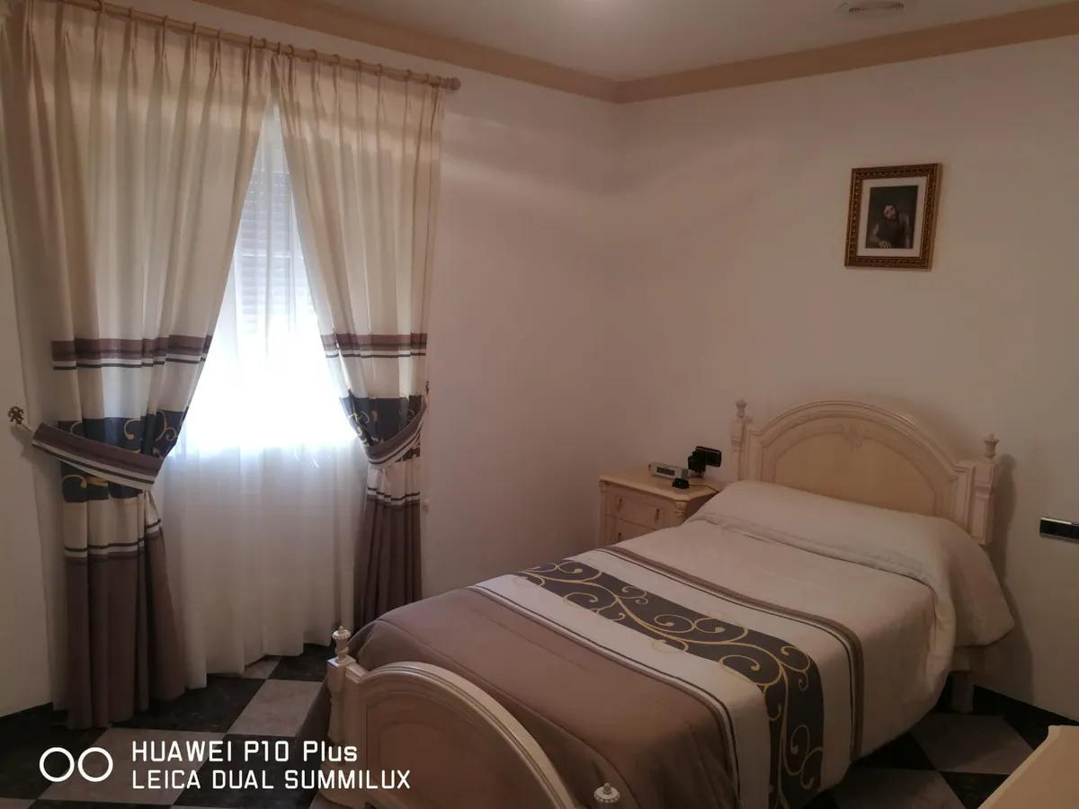 b0501efc-57f5-402a-8fea-7839dcd6b63d