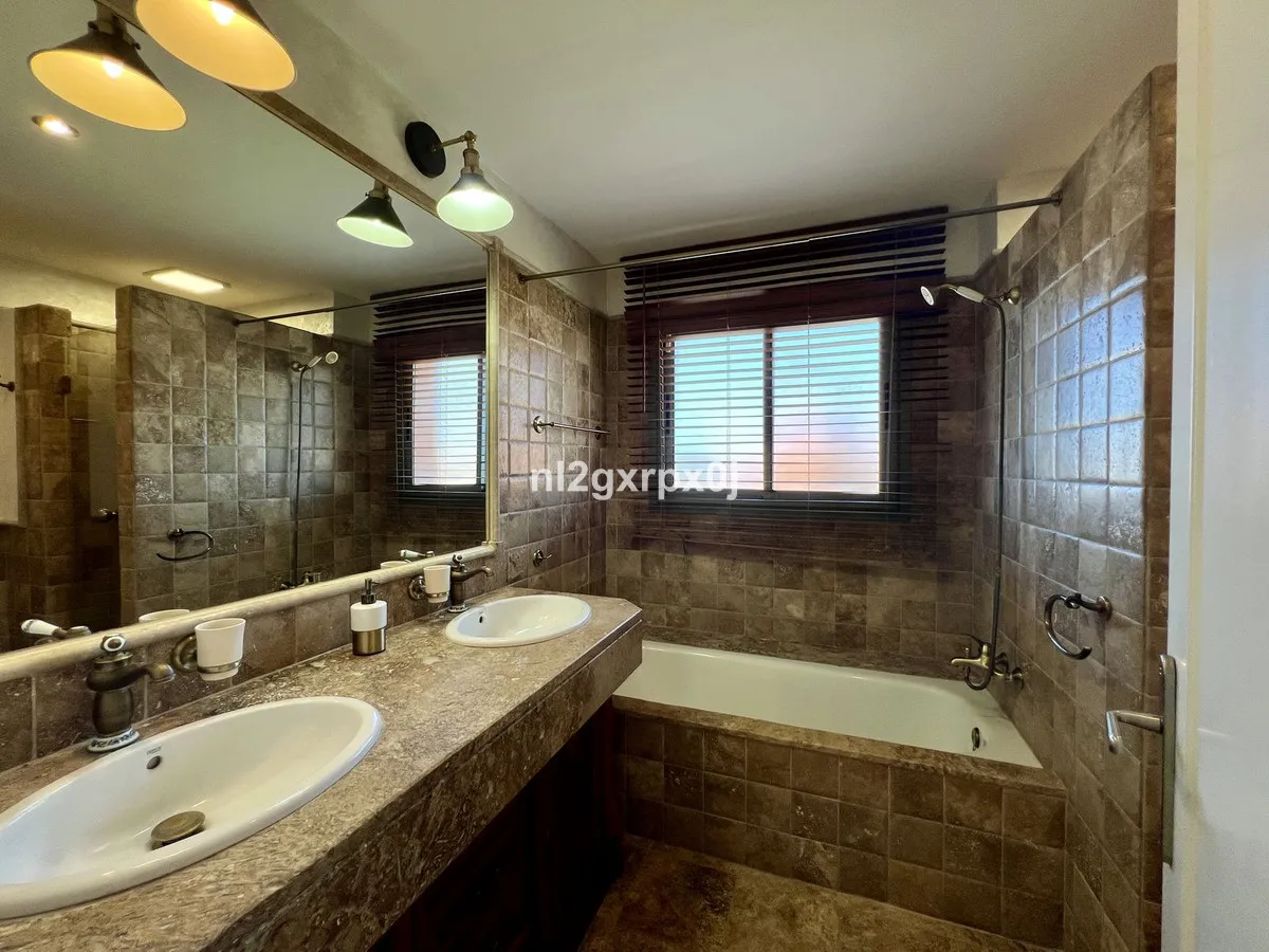 1c579bb5-b59c-4189-9cde-e189a383c83c