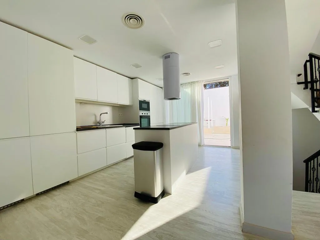 28378e0c-4d56-48e0-8e92-88ef59075790