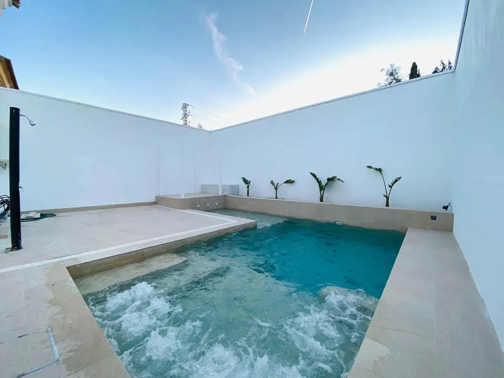 9dc6a125-6c23-4852-acb6-dcf1408caff8