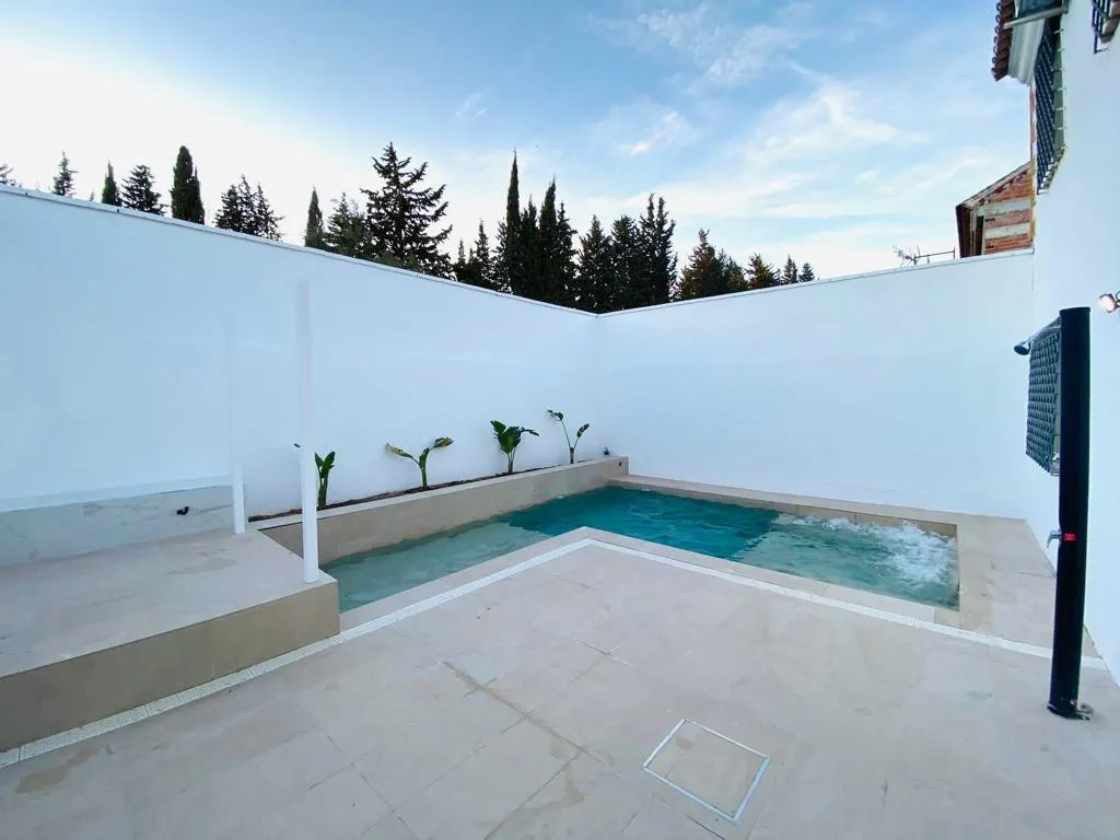 f6bc3bad-881f-4b78-9b32-8f6481d57ff8