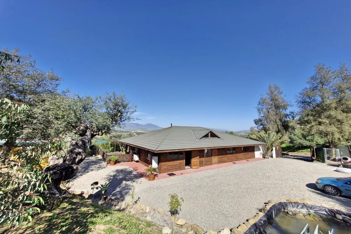 a642ff3a-f60e-486f-bc1c-a17061a1d95c