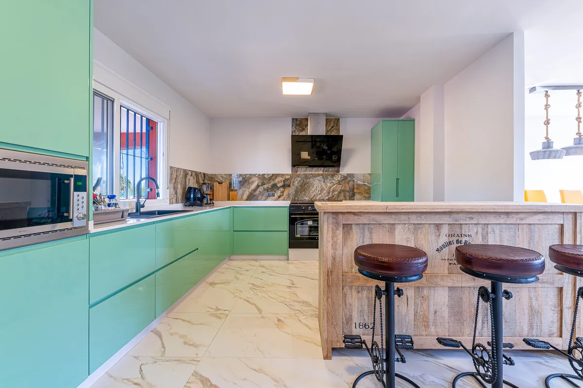 b0ed5f49-f52f-44a2-8d9e-03715e234100