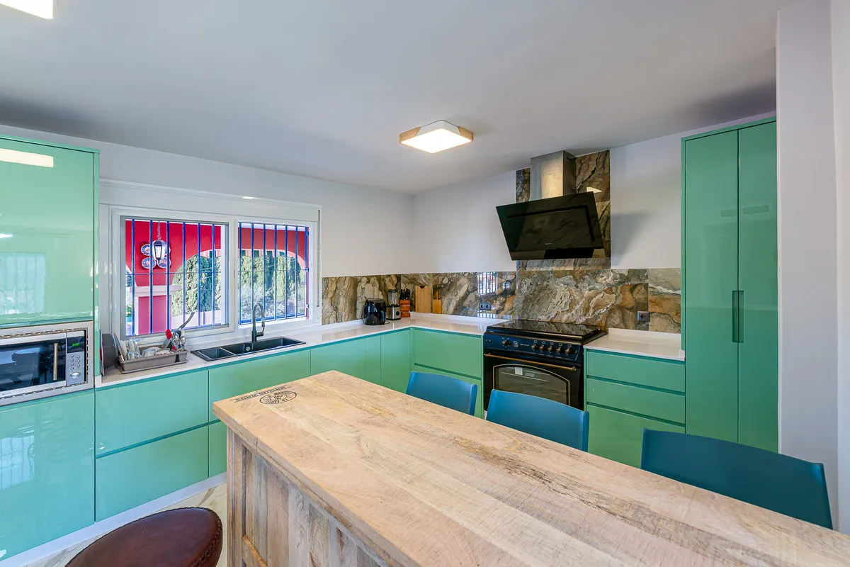 dc8280b2-df65-40f3-8d3d-ac70bc36c0d6