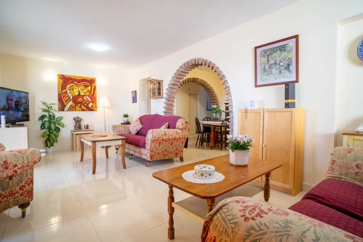 f5d62c8a-aa28-40ee-8d9e-d54a51809a56