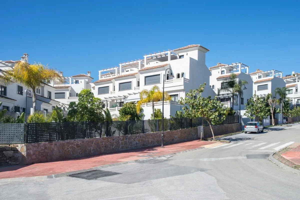 b415db25-6739-4723-9686-7f330c0fa53f