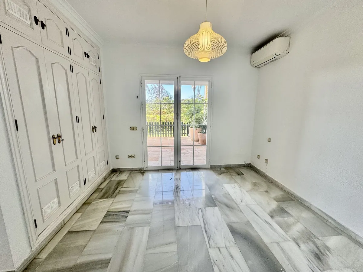 1ea93c5f-6ded-4e9d-88c6-56d5e9939cbc