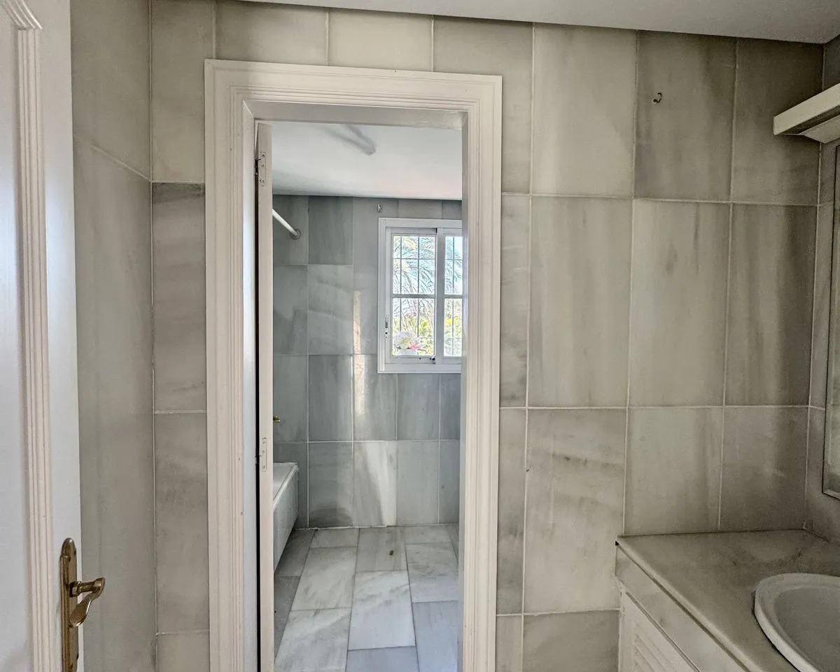 b2189272-c5d1-4ebd-95a5-29e2eaa53b8b