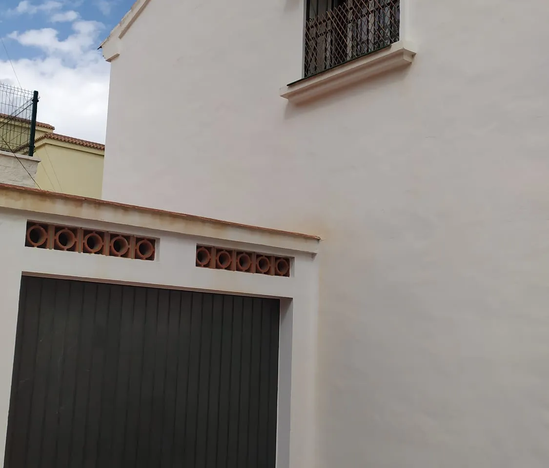 c386ab1f-e4c3-46fd-8e1b-60489f706b35