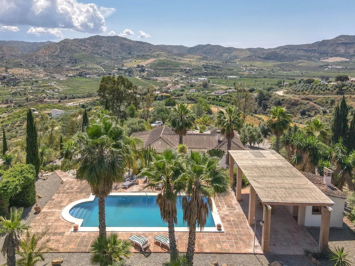 2b4c1400-830f-4970-b58f-549a43806588