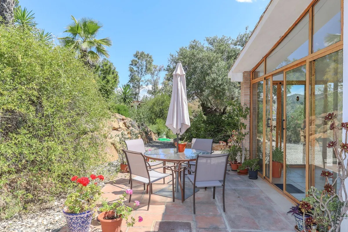 8b59fe60-46cd-4de0-8edb-d30c4ce8a0b7