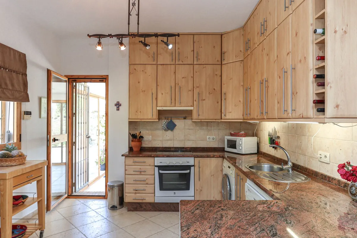 dce8b94b-b4d8-449d-9142-8e7994479a6d