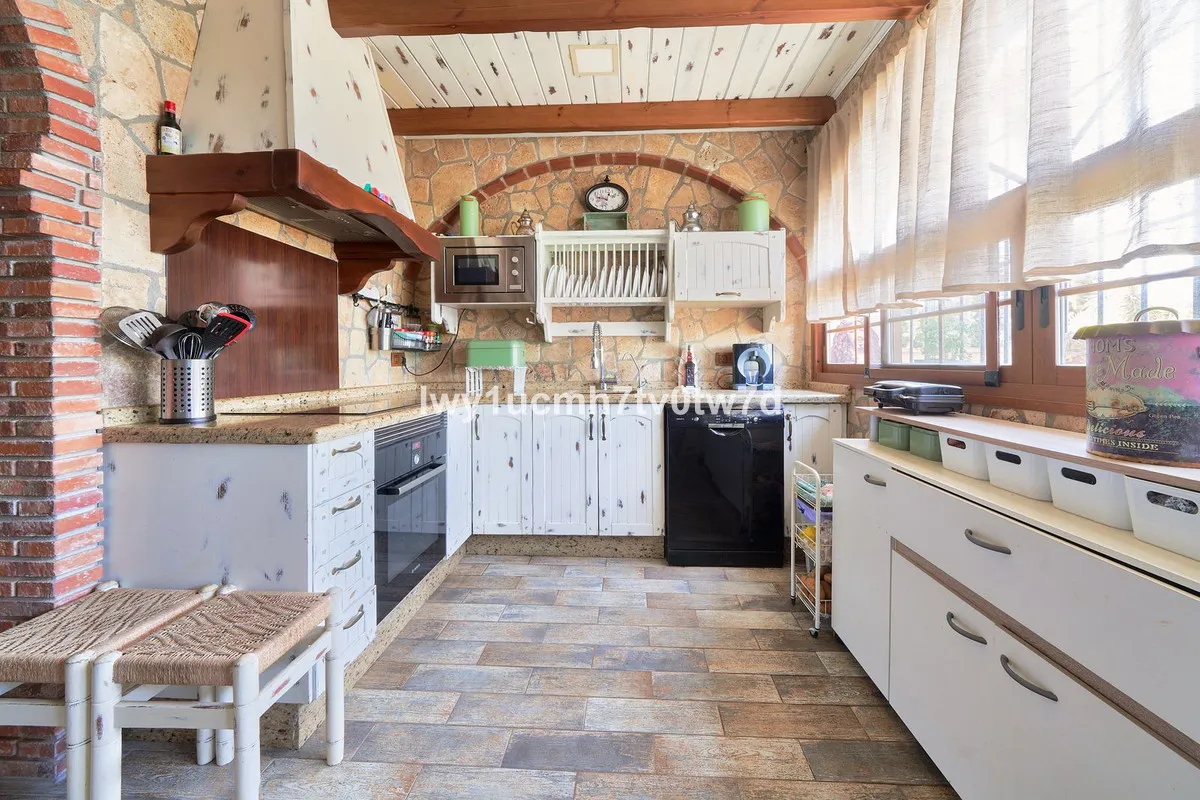 0a0c8d3c-1566-40fe-8d38-95a81d318b50