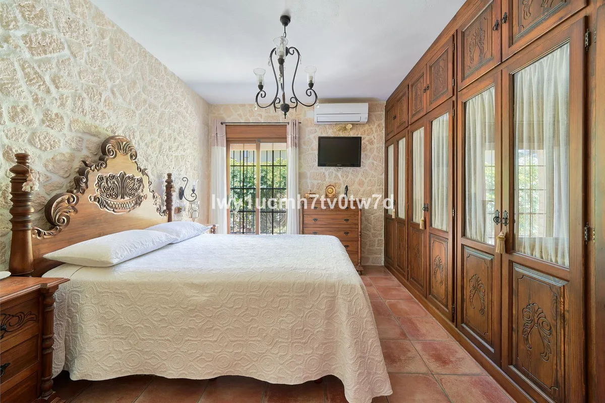 91e300b9-6cb5-47d8-9391-7f863e7f06e1