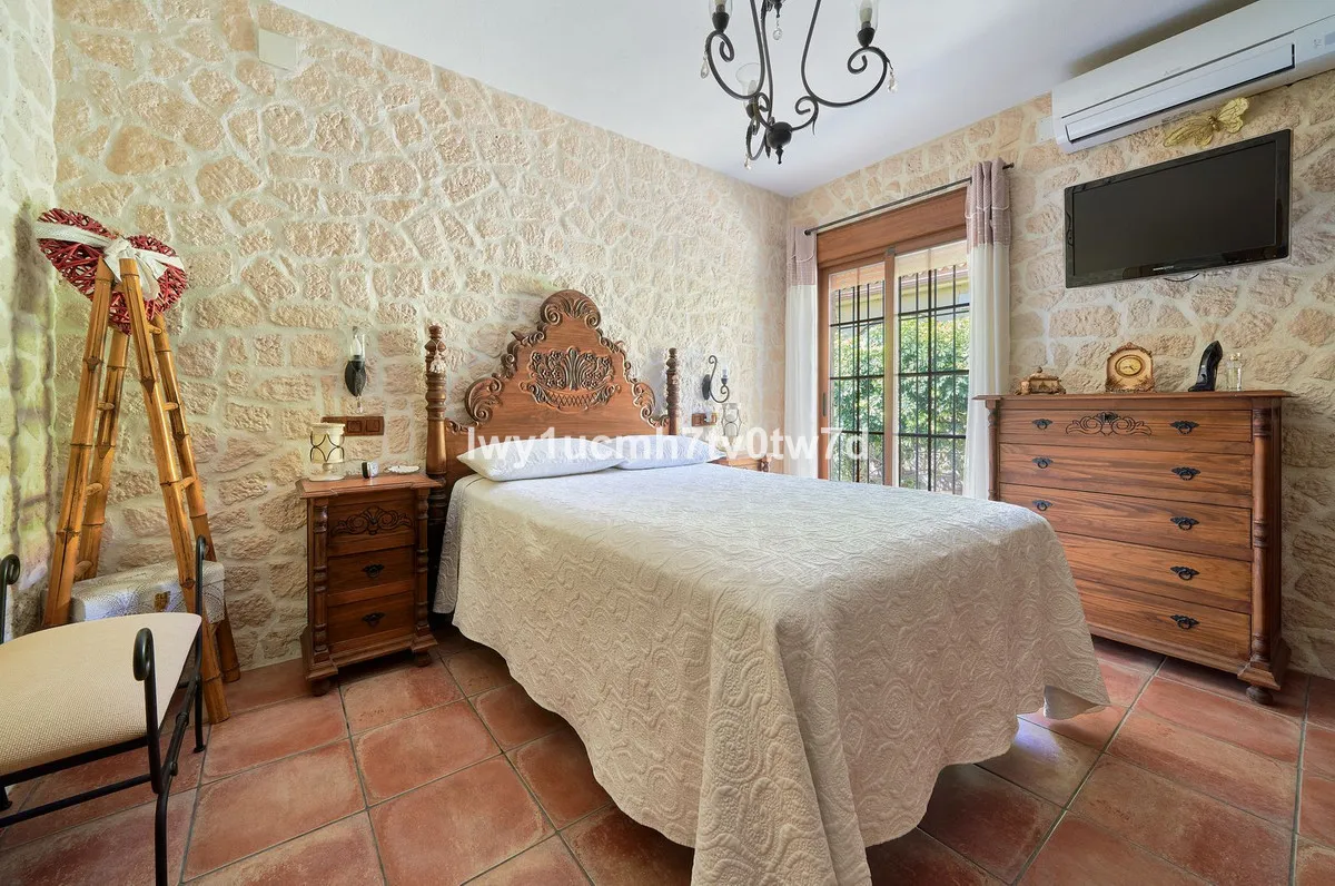 f1b396a0-48e0-4f37-a2c6-e19f5a0fd164