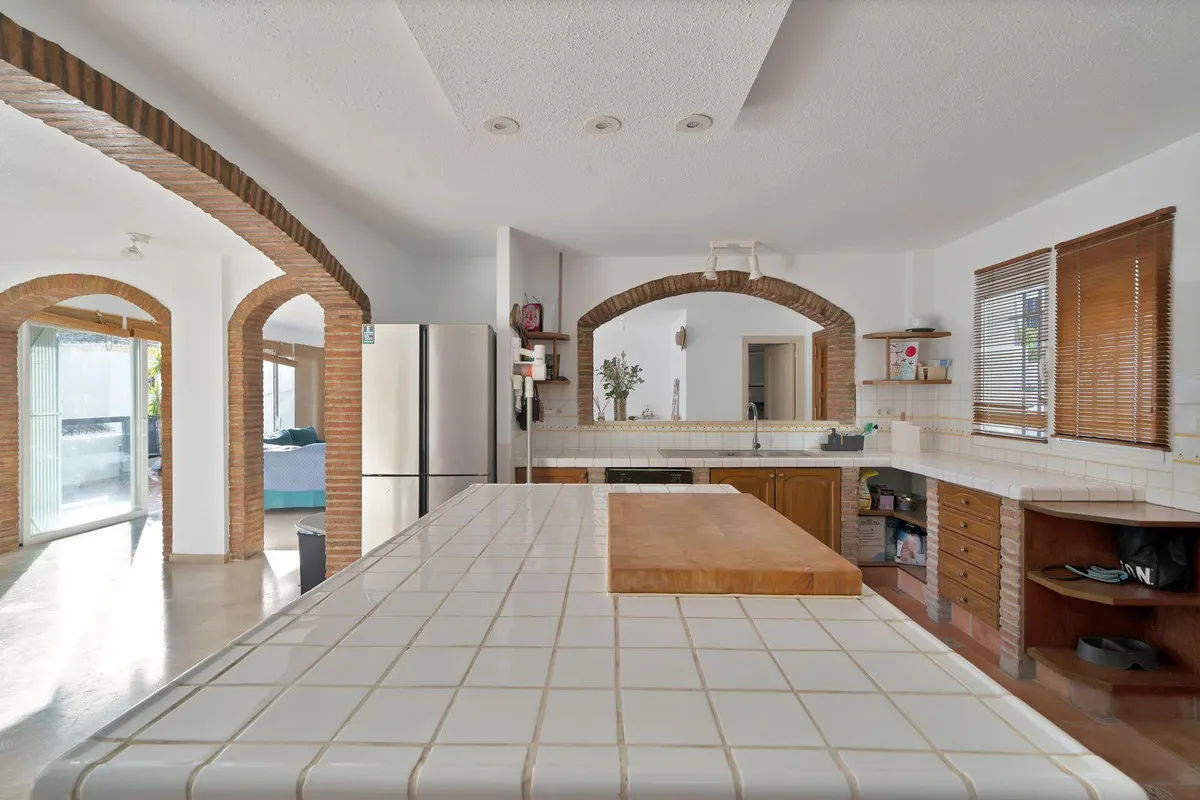 ab6f4df5-858d-48e3-9cd9-c6941582cfd8