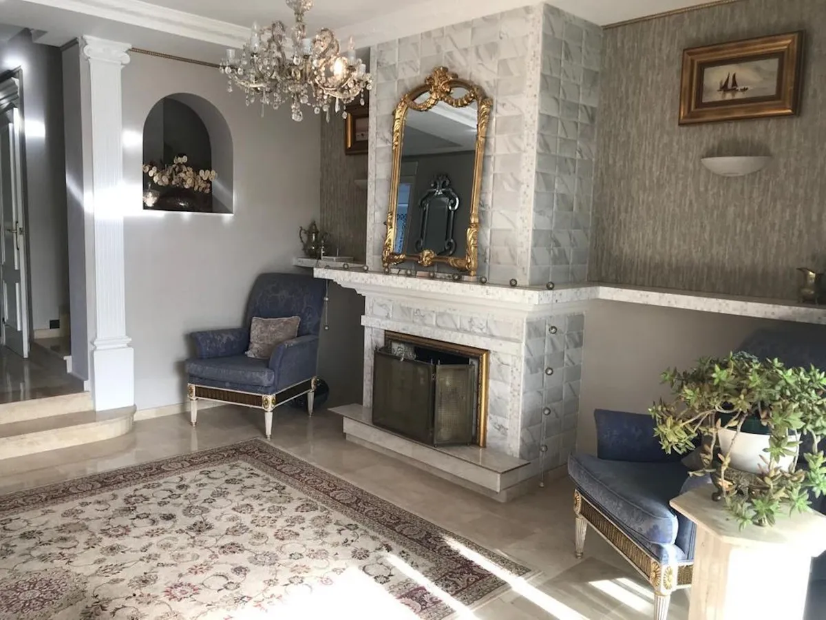 b6ce09a9-54b8-43fb-96c7-5c31a43fdd33