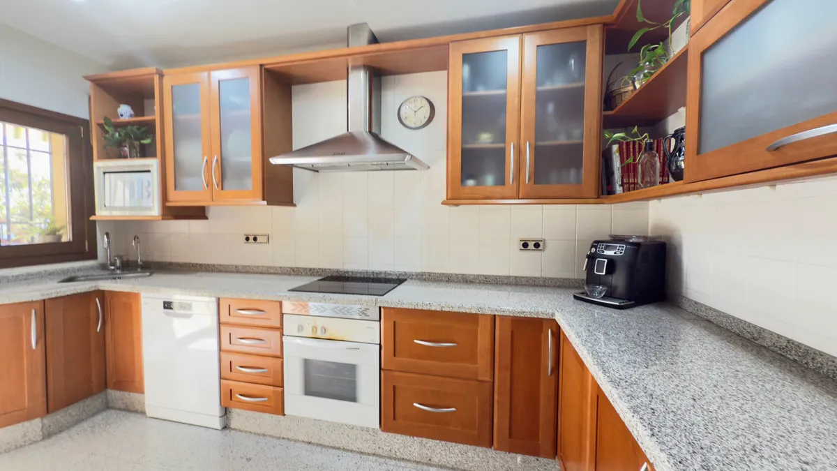 1ae337f2-eeb8-437f-8664-b819700c34e2